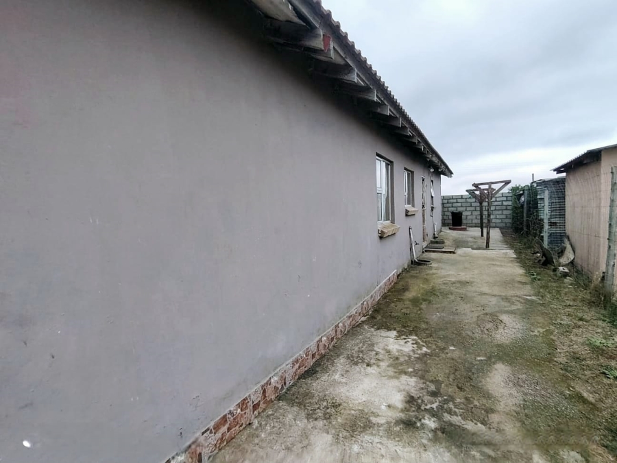 4 Bedroom Property for Sale in Mbekweni Eastern Cape
